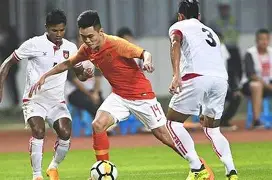 NG体育- 热身赛巅峰对决！江汉火狐队小胜三湘青龙队，橄榄球赛场再起波澜；主场山呼海啸