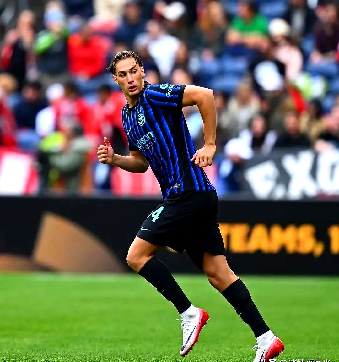 包含AC米兰迎英超关键赛,今晚扳平良机,更衣室稳定,年轻球员得到机会的词条 包含AC米兰迎英超关键赛,今晚扳平良机,更衣室稳定,年轻球员得到机会的词条