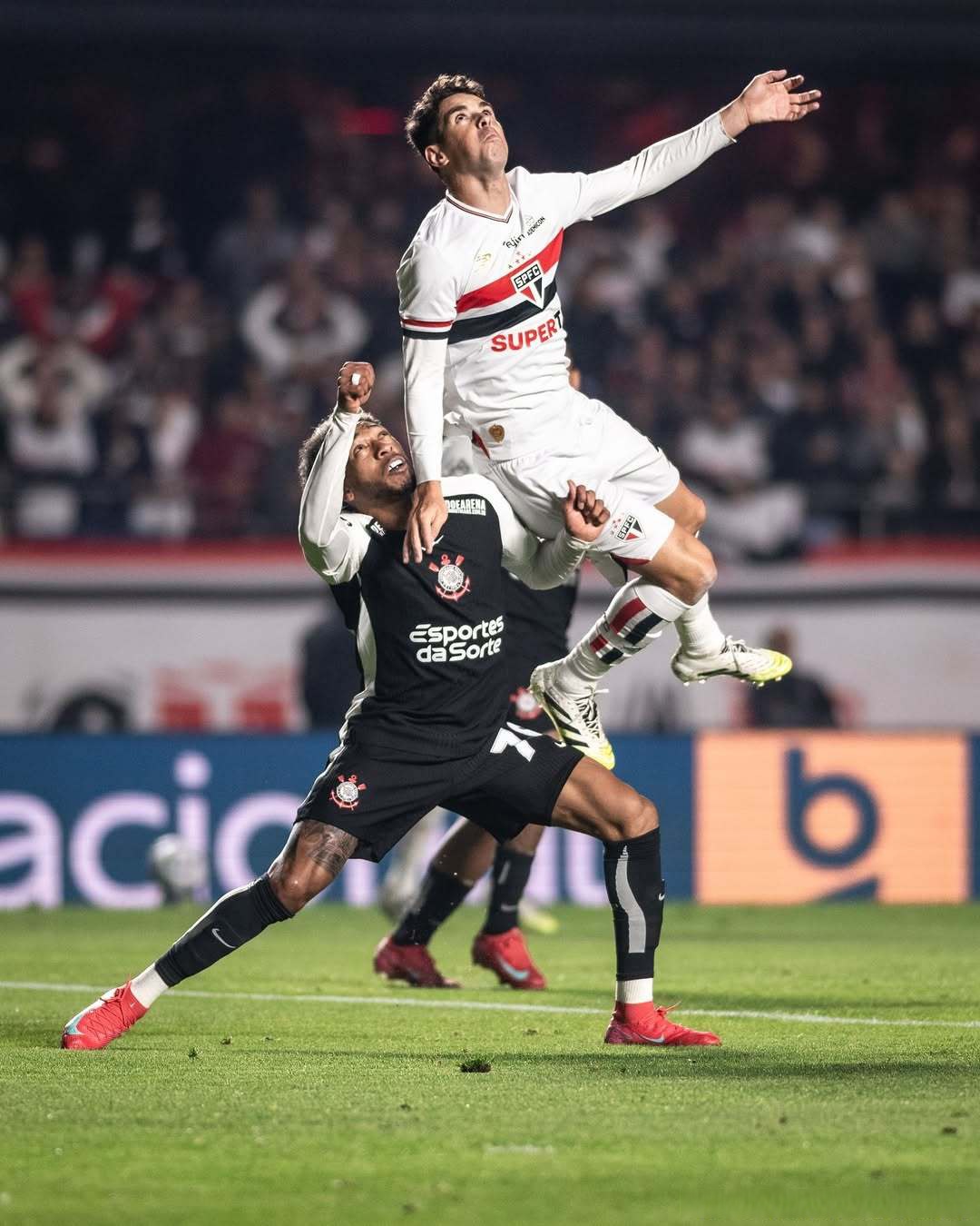 南宫体育-包含德布劳内连续二十场比赛得分超过连败，巴塞罗那挑战极限！的词条