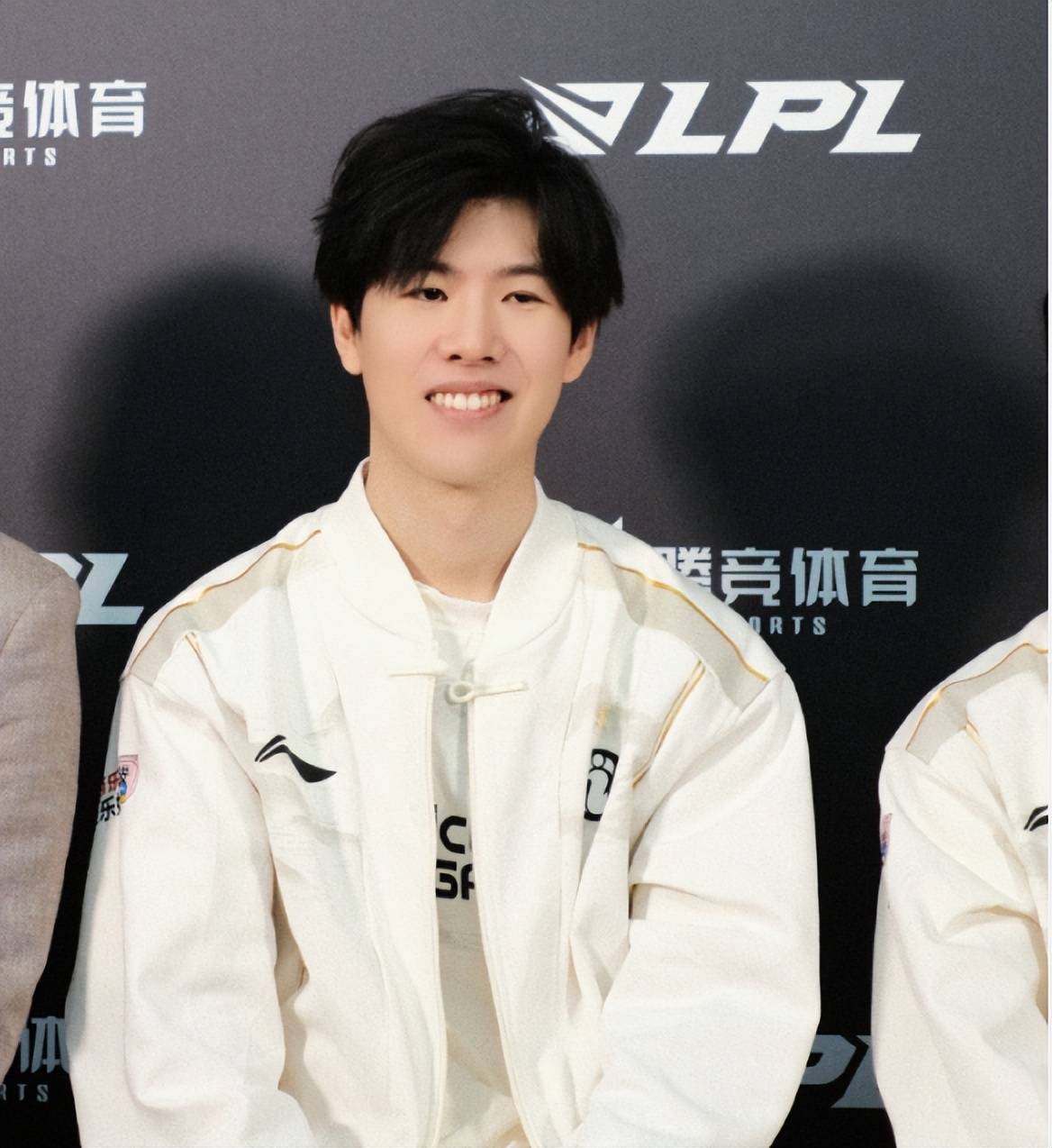 TheShy回归赛场，战术调整首场状态亮眼，德国队观众沸腾！的简单介绍