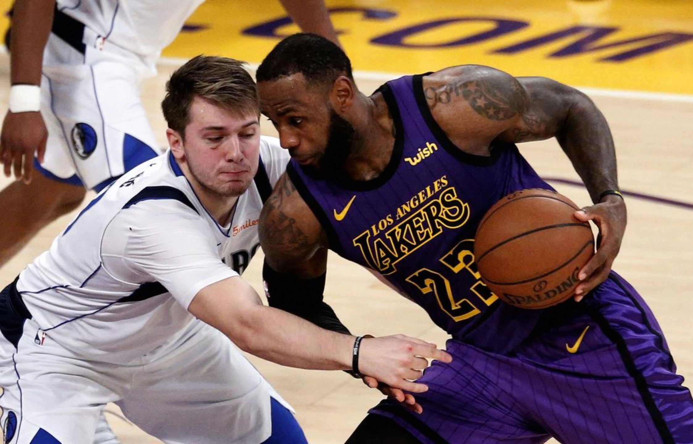 詹姆斯关键节点关键助攻，独行侠带队取胜！的简单介绍