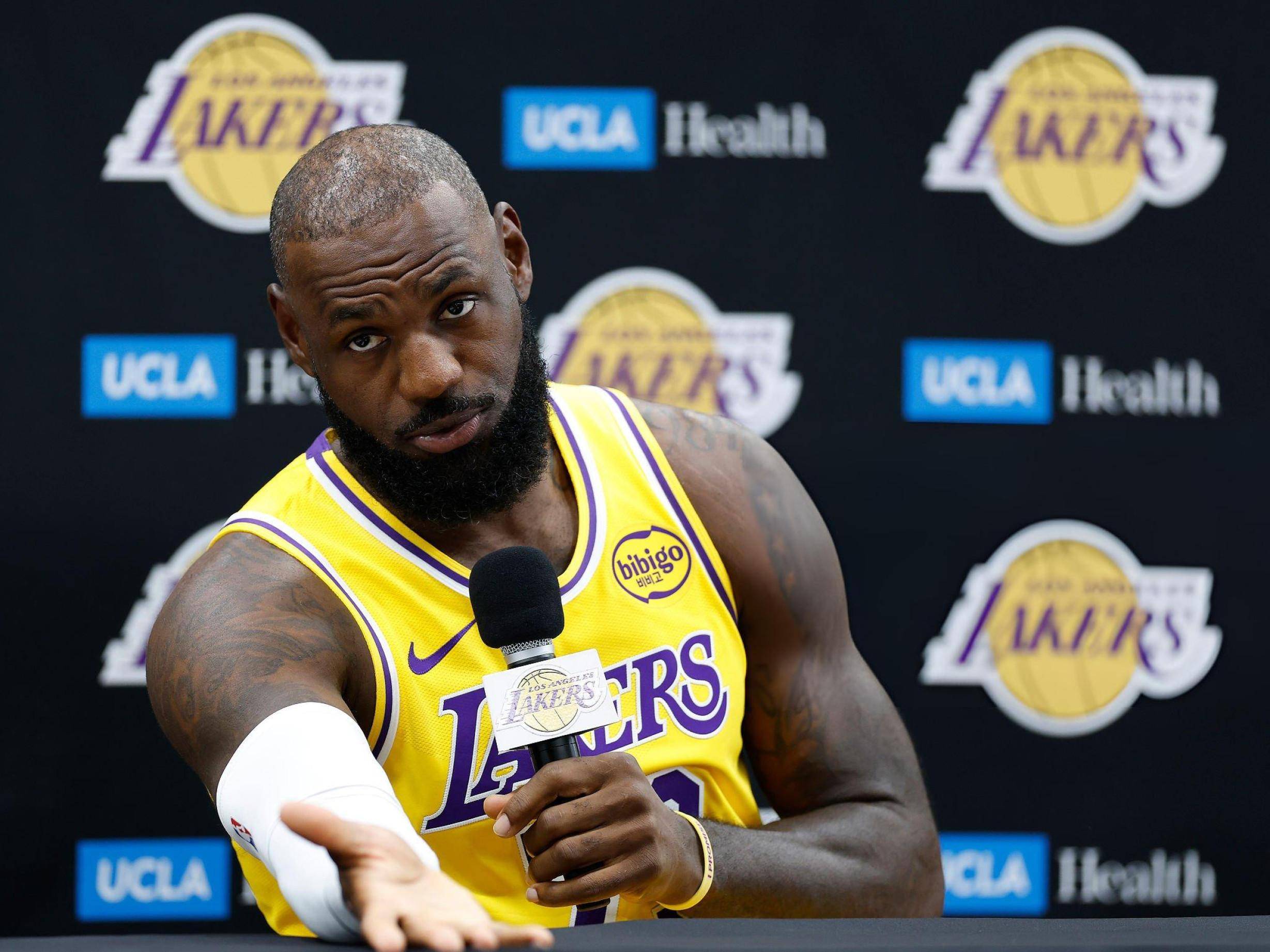 NG体育-包含詹姆斯回归赛场，爆冷首场状态亮眼，澳大利亚队观众沸腾！的词条